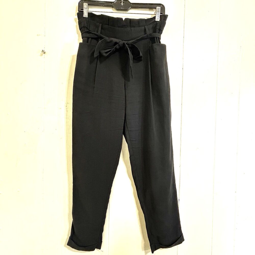 Zara TRF Women’s Black Pants Size XS Pleated Paperbag Tapered Leg Dress Pants.